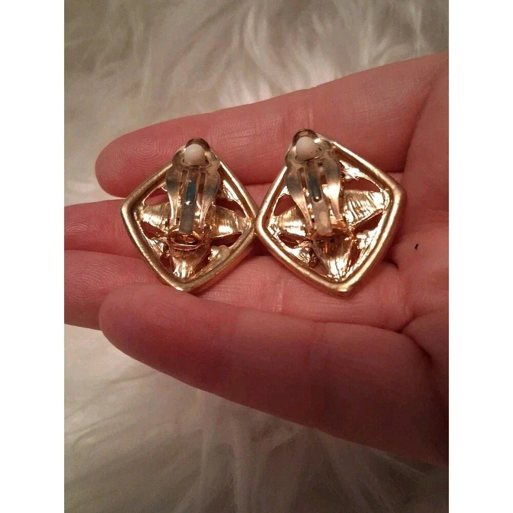 High Quality Vintage Clip Earrings Gild Plated Blue Stones
